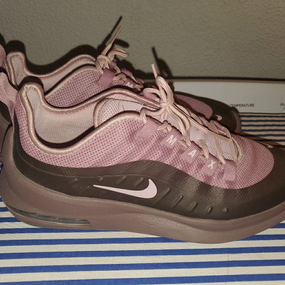 NIKE WOMENS AIR MAX AXIS PLUM DUST/PLUM CHALK AA21